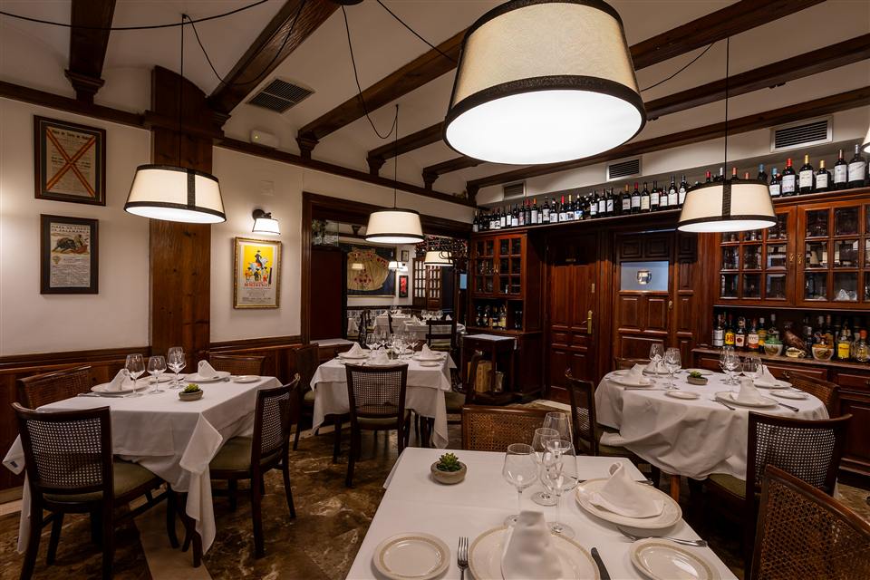 Mesas preparadas en Restaurante Valencia
